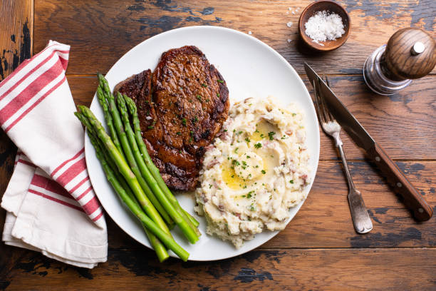 Garlic Butter Steak Bites with Mashed Potatoes 