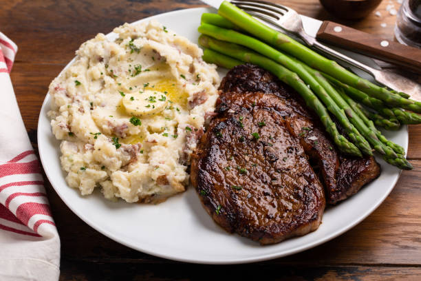 Garlic Butter Steak Bites with Mashed Potatoes 