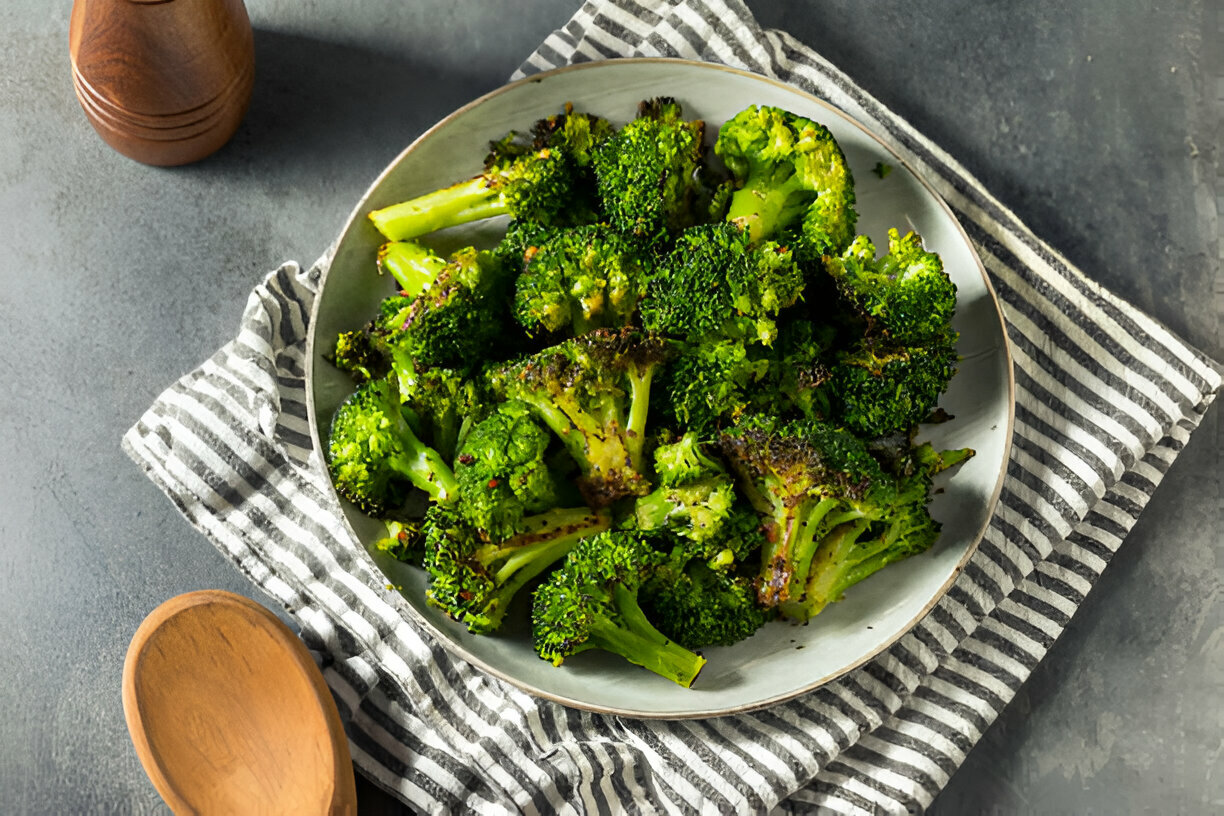 GARLIC PARMESAN ROASTED BROCCOLI