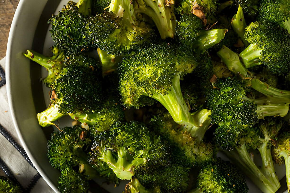 GARLIC PARMESAN ROASTED BROCCOLI