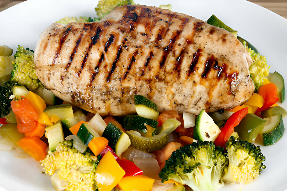 Grilled Chicken & Broccoli Bowls with Creamy Garlic Sauce