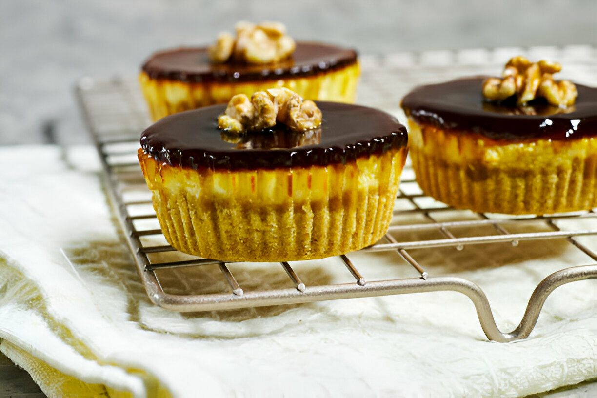 Mini Turtle Cheesecakes