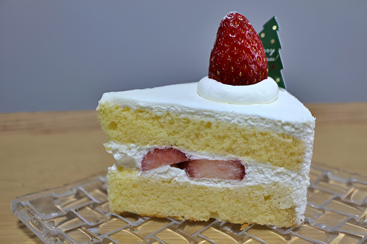 Strawberry Shortcake Layer Cake (Sponge Cake)