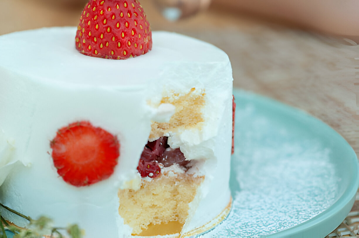 Strawberry Shortcake Layer Cake (Sponge Cake)